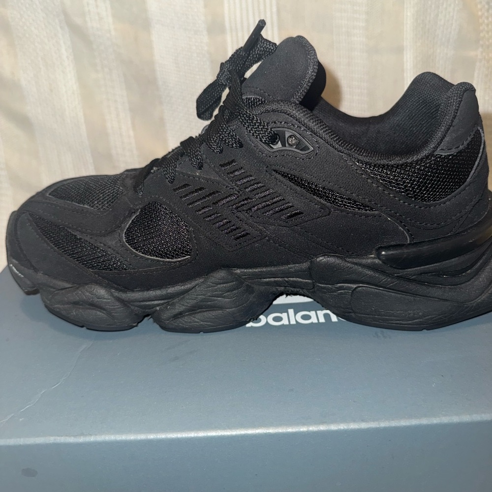 New Balance 9060 Sneakers Triple Black Youth 6.5 Women’s Size 8 - Picture 7 of 10